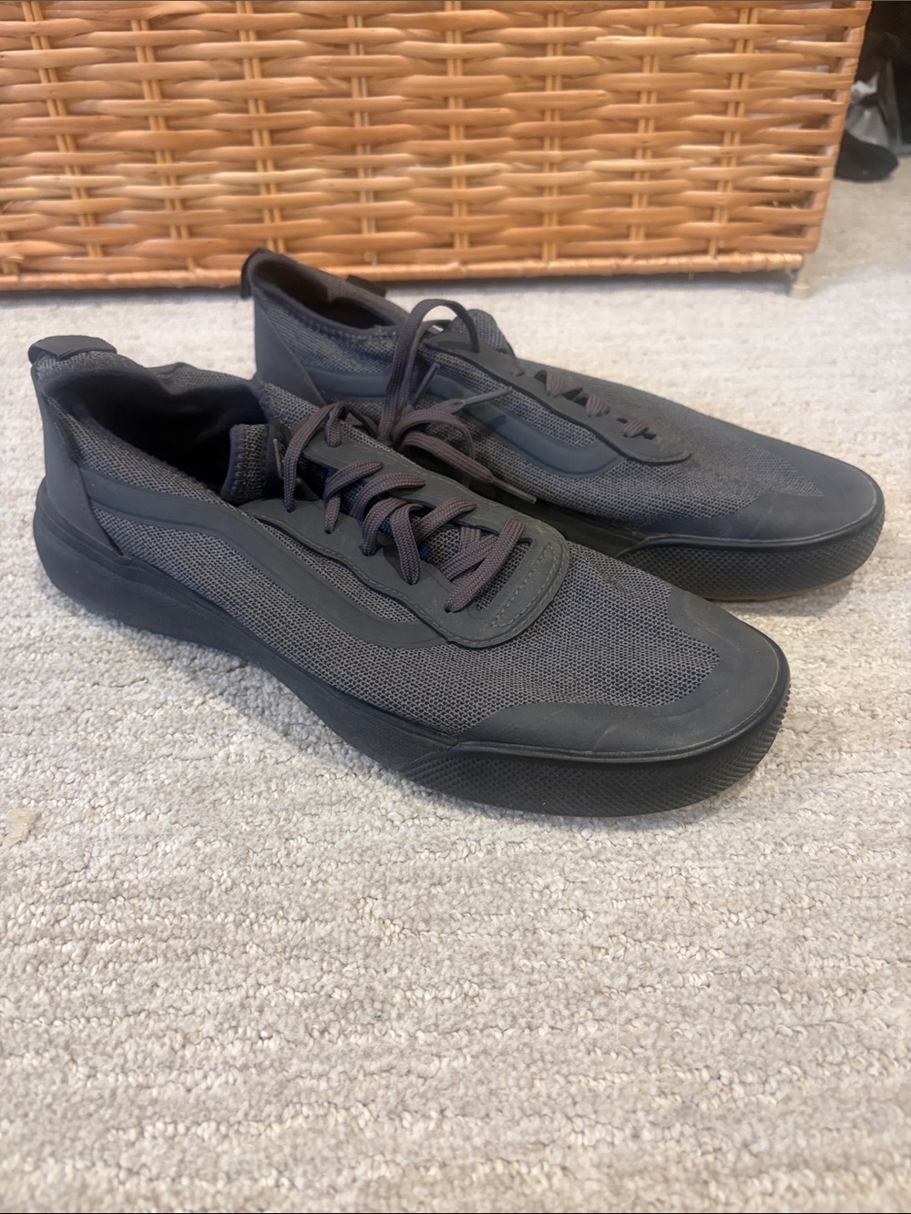 Vans Men's Dark Gray Mesh Lace-Up Sneakers ULTRACUSH